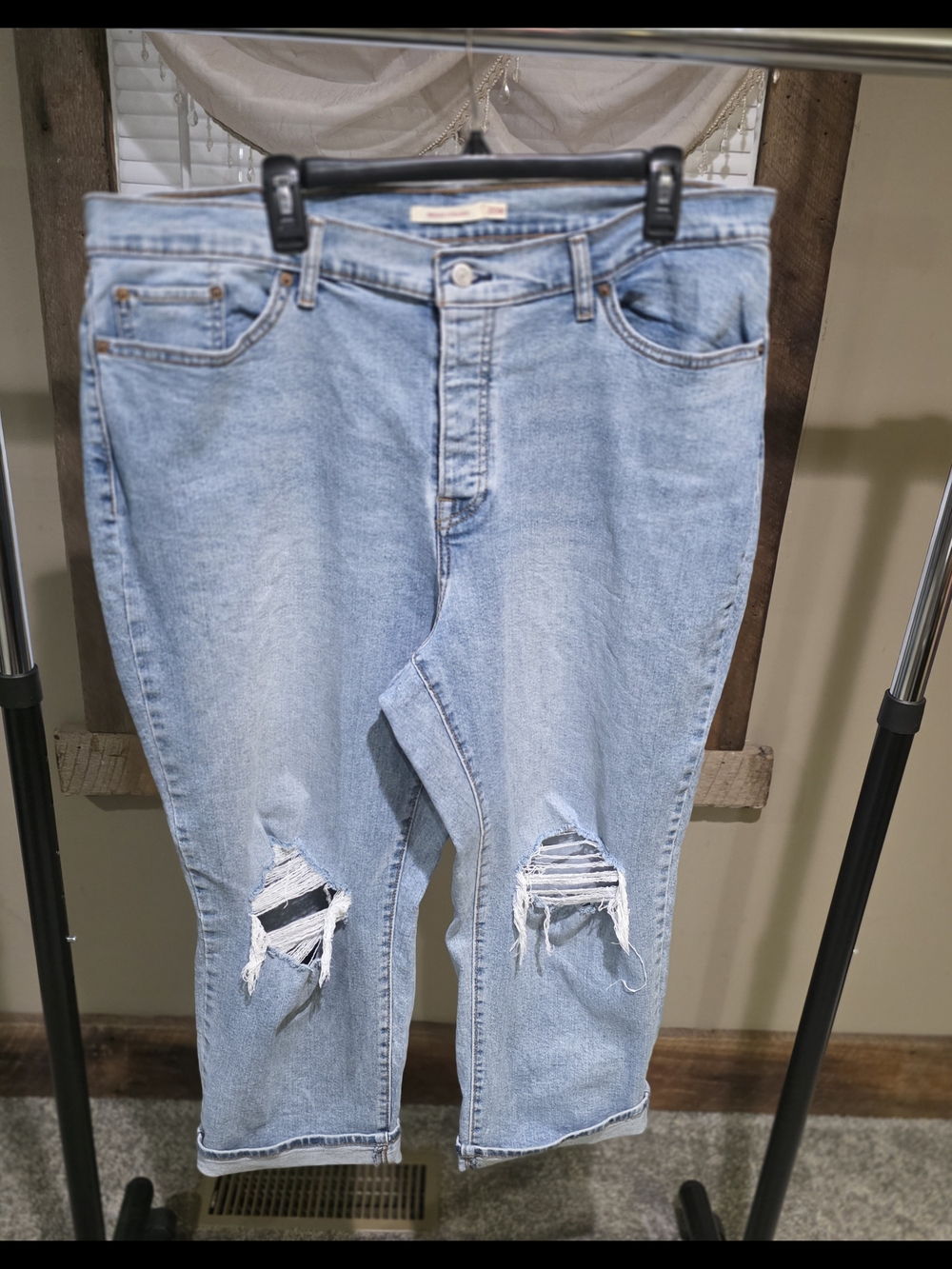 Levi's Light Wash Ripped Cropped Jeans